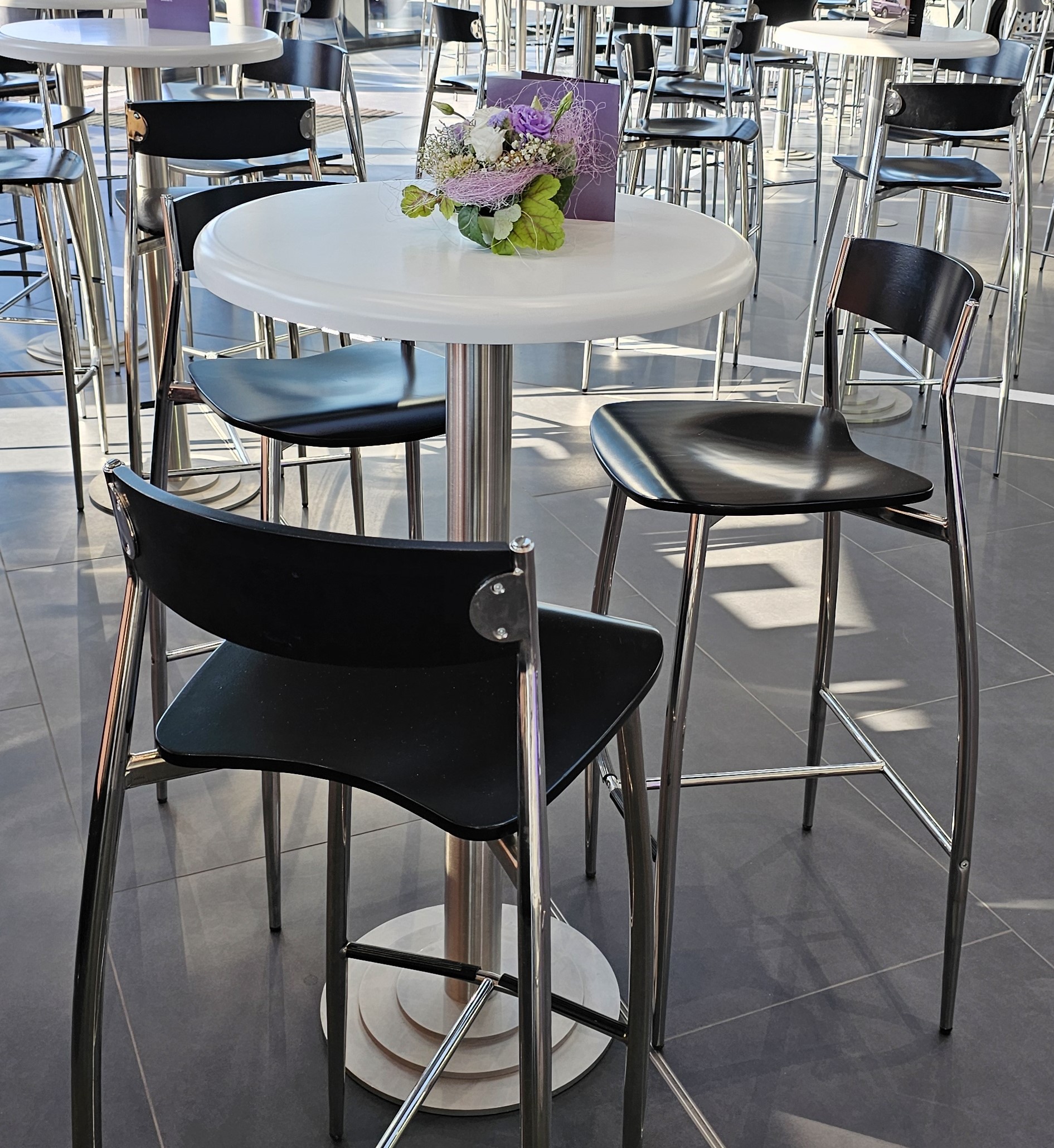 Stehtisch mit Rundsockel, Höhe: 1,10m, rund, weiß: "ADAM" Platte 0,80m; "GALA" Platte 0,60 cm. – Bild 7