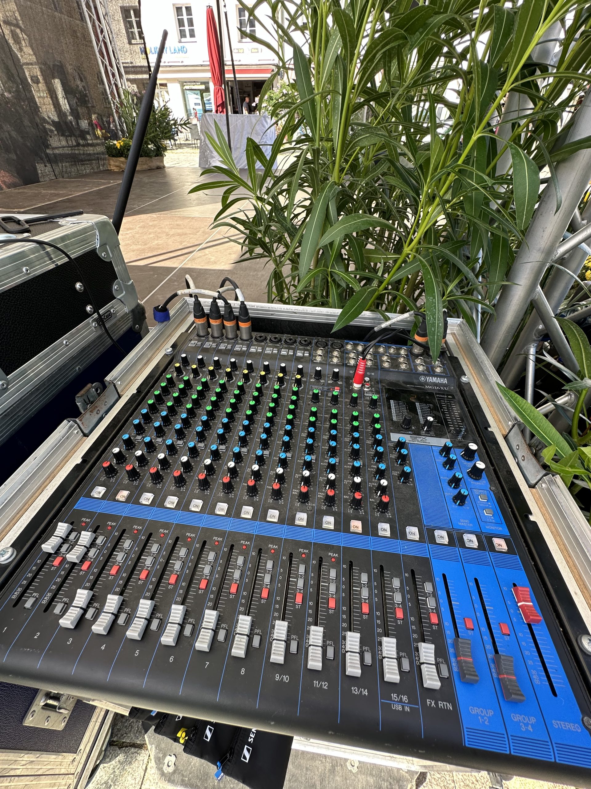 L-Rack mit MG16XU, Analoges Mischpultsystem – Bild 3